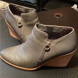 EUC - Gray booties - Fall MUST HAVE